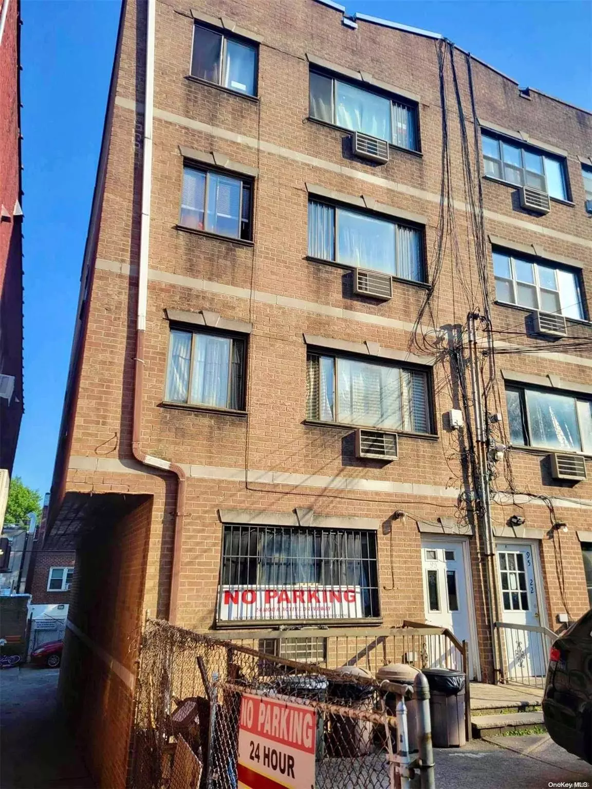 Elmhurst, NY 11373,95-24 42nd AVE