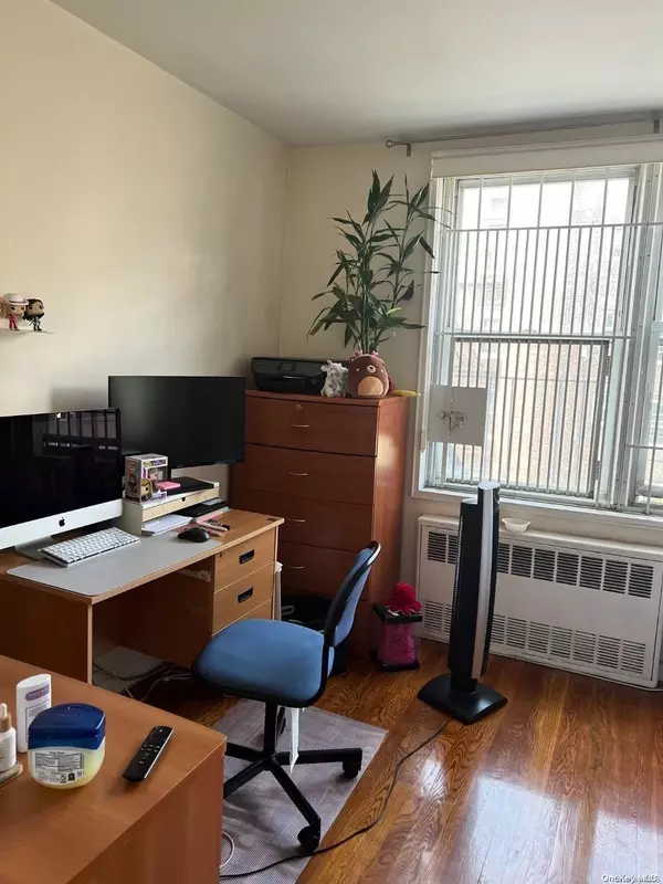 Flushing, NY 11355,42-65 Kissena Blvd #429