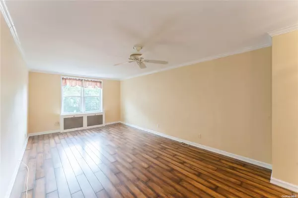 Douglaston, NY 11363,44-20 Douglaston Pkwy #6B