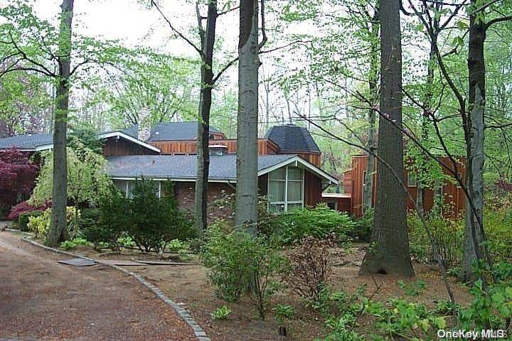 933 Middle Neck RD, Great Neck, NY 11024