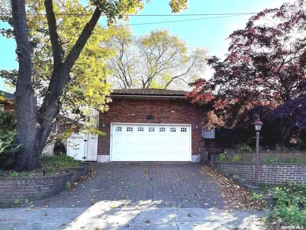 770 Allwyn ST, Baldwin Harbor, NY 11510