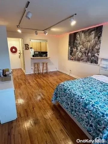 Rego Park, NY 11374,7510 Yellowstone BLVD #4E