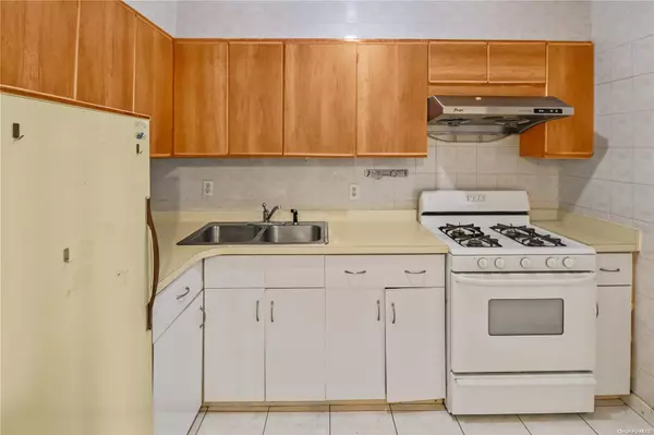 Flushing, NY 11355,41-25 Kissena BLVD #5J