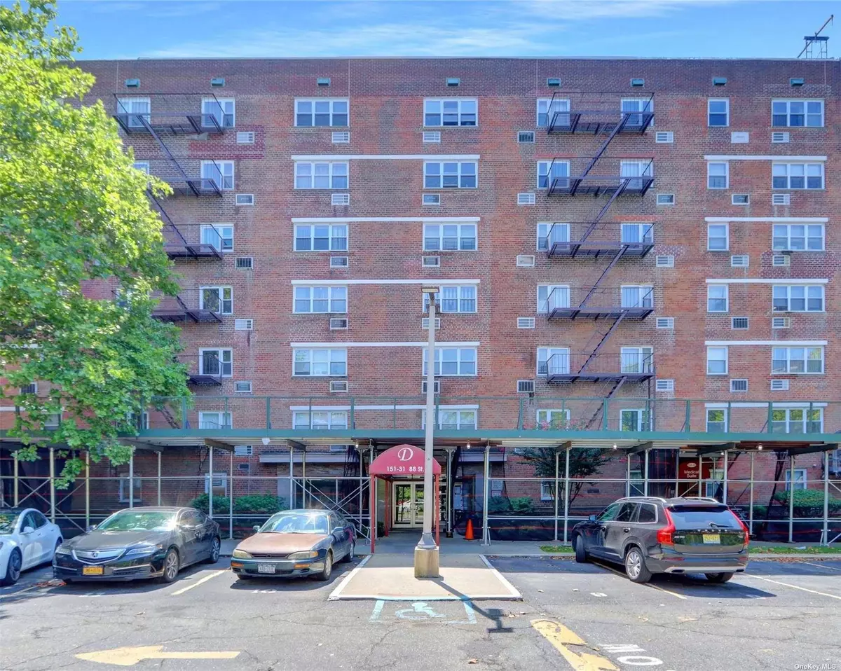 Howard Beach, NY 11414,151-31 88th ST #6H