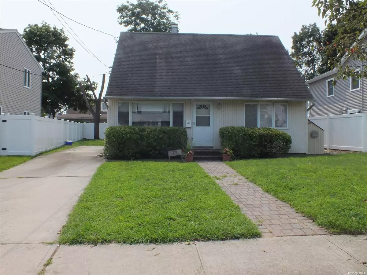 Oceanside, NY 11572,210 Dwight ST