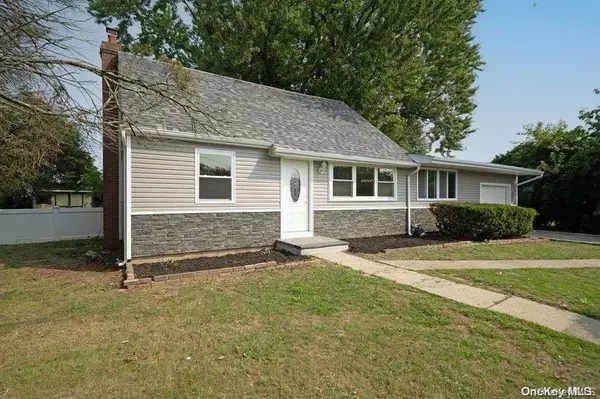 Lindenhurst, NY 11757,102 6th ST