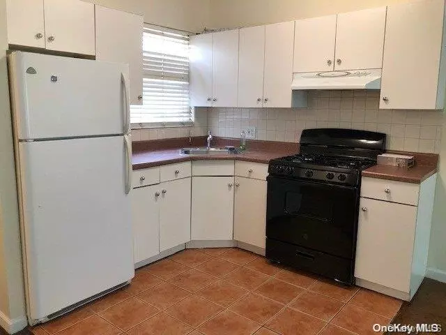 44-25 Douglaston Pkwy #2, Douglaston, NY 11363