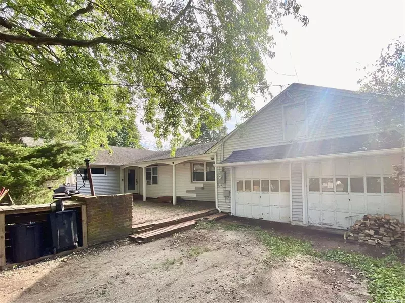 1047 Nugent AVE, Bay Shore, NY 11706