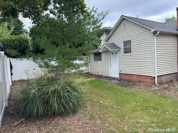 Huntington, NY 11743,4 Rockne ST