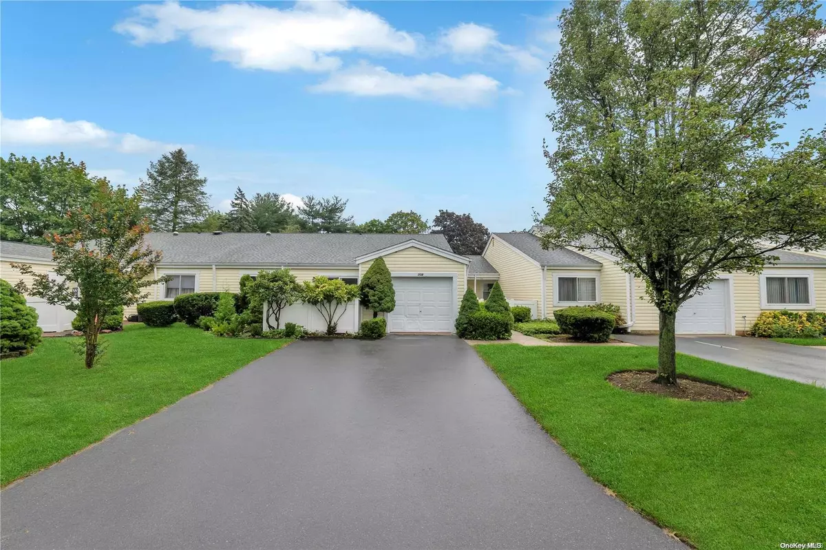 Saint James, NY 11780,708 Bentley #708