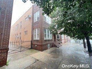 60-23 Gates AVE, Ridgewood, NY 11385