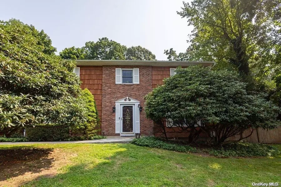 7 Bevy Hollow RD, Setauket, NY 11733