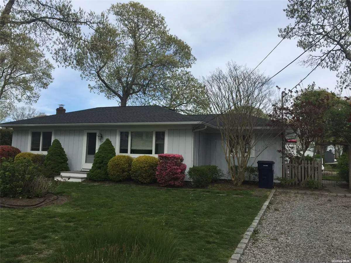 East Quogue, NY 11942,13 Whiting RD