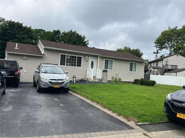 Central Islip, NY 11722,18 Vita DR