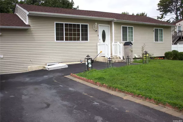 Central Islip, NY 11722,18 Vita DR