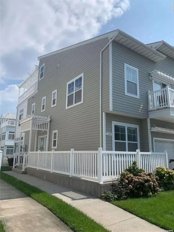 174 Sea Grass LN, Arverne, NY 11692