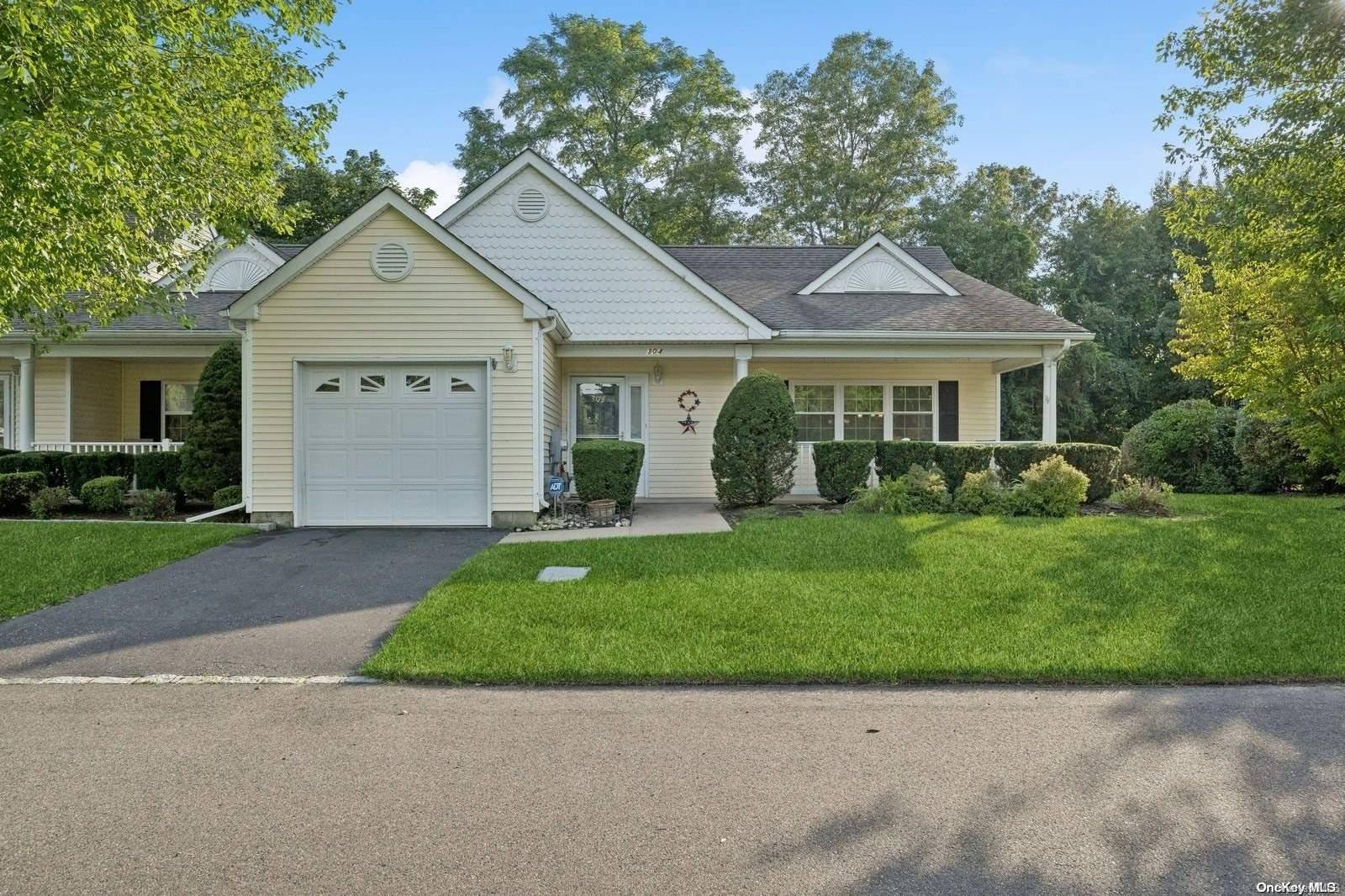 304 Pebble Beach PATH #304, Riverhead, NY 11901