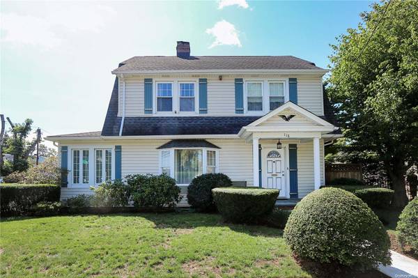 118 Butler ST, Westbury, NY 11590