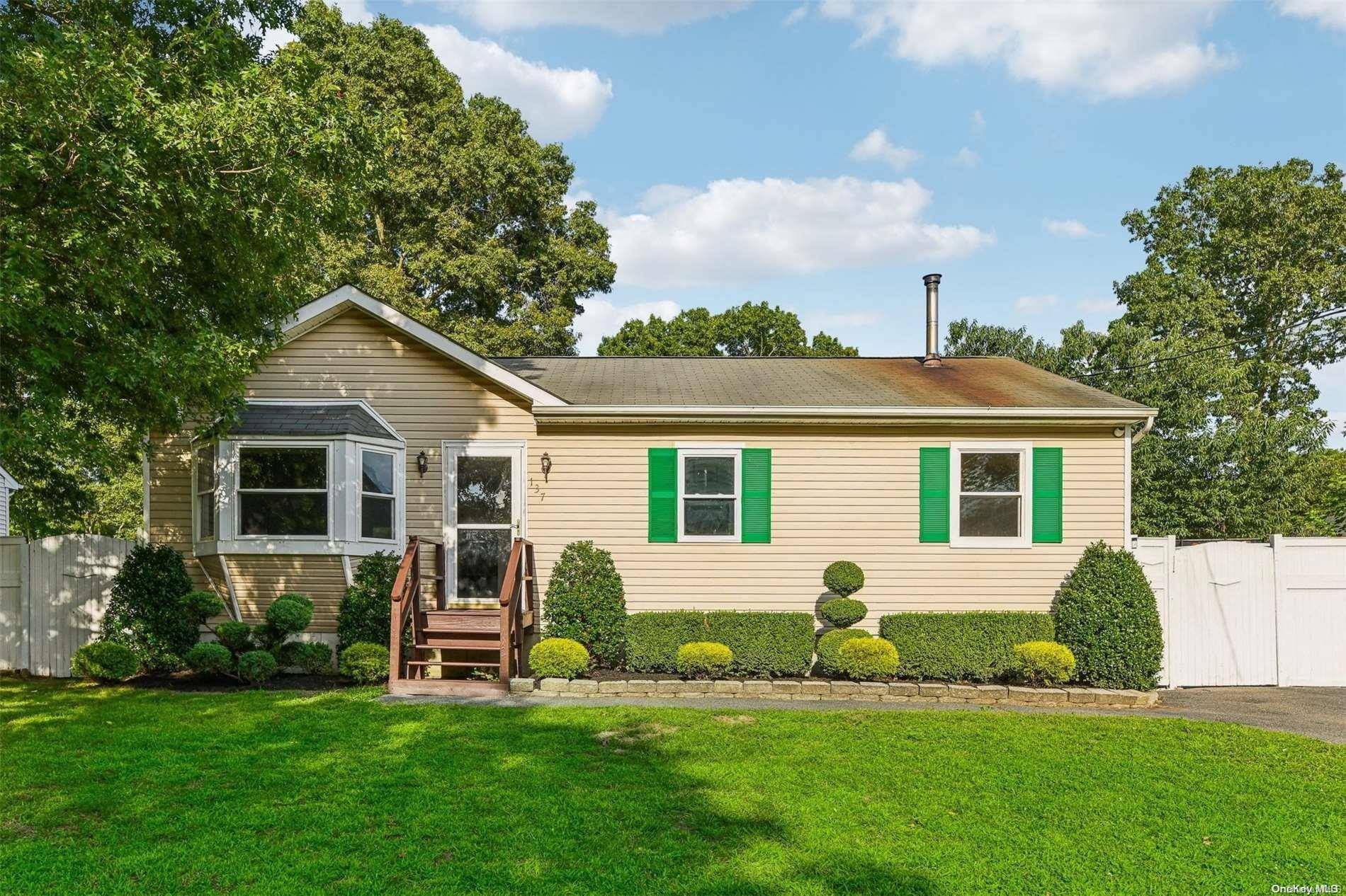 137 Dana AVE, Mastic, NY 11950
