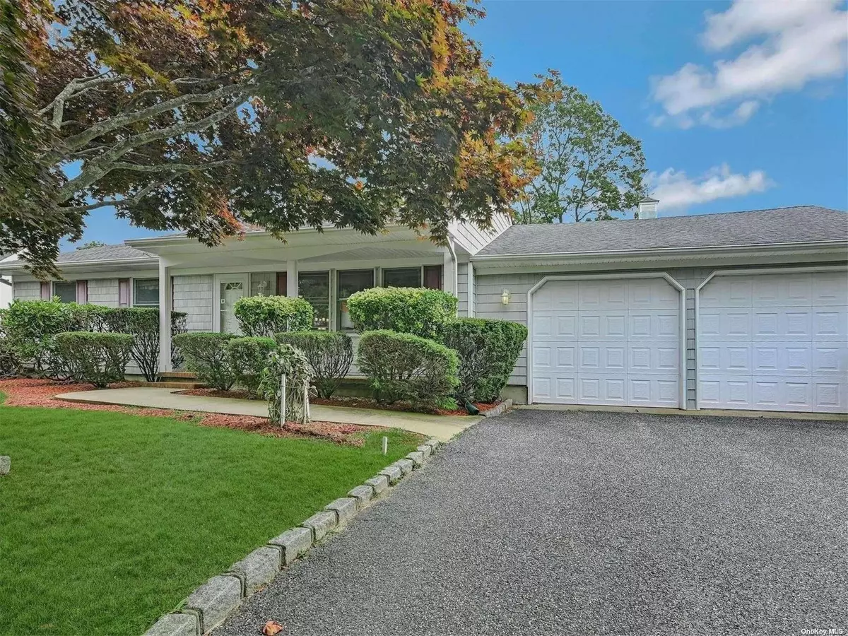 East Moriches, NY 11940,10 Newpoint LN