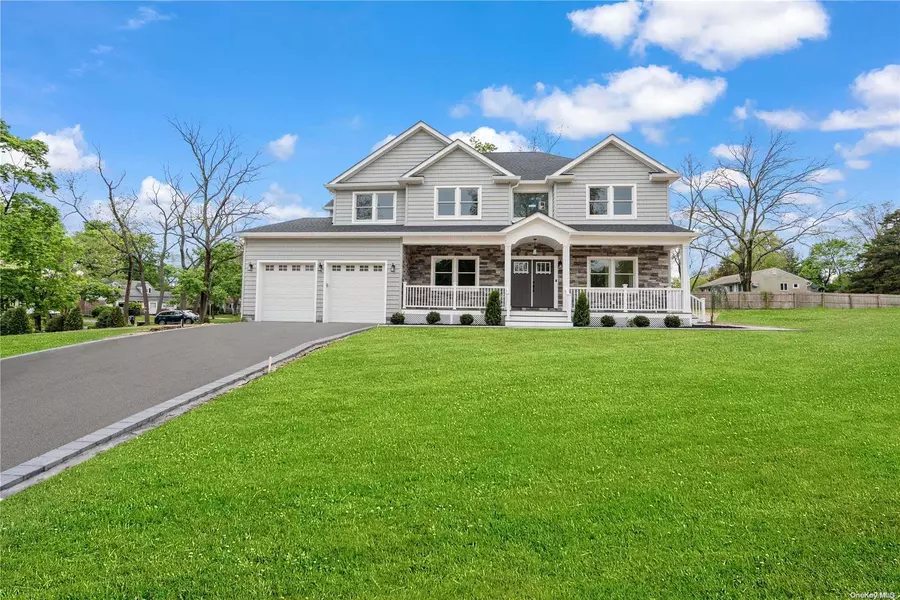 1 Carmine CT, Commack, NY 11725