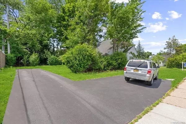 Levittown, NY 11756,96 Polaris DR