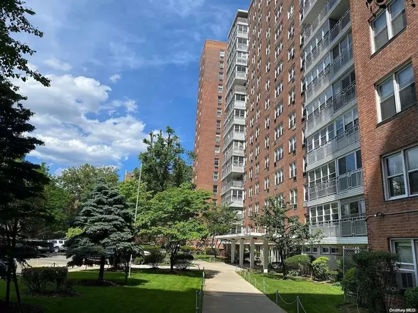 Flushing, NY 11354,4310 Kissena BLVD #2B