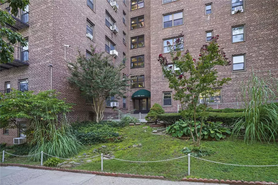 52-15 65 PL #3F, Maspeth, NY 11378