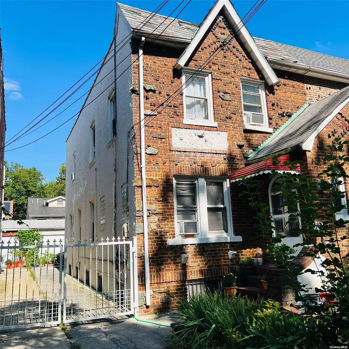 Queens Village, NY 11427,88-21 208th ST
