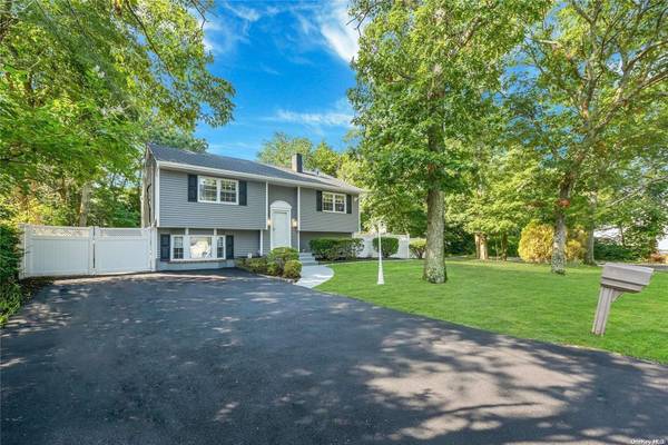 Centereach, NY 11720,4 Wolfhollow RD