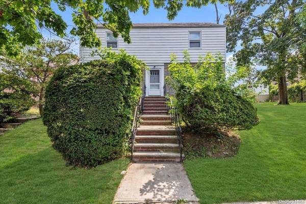 182-30 Tudor RD, Jamaica Estates, NY 11432