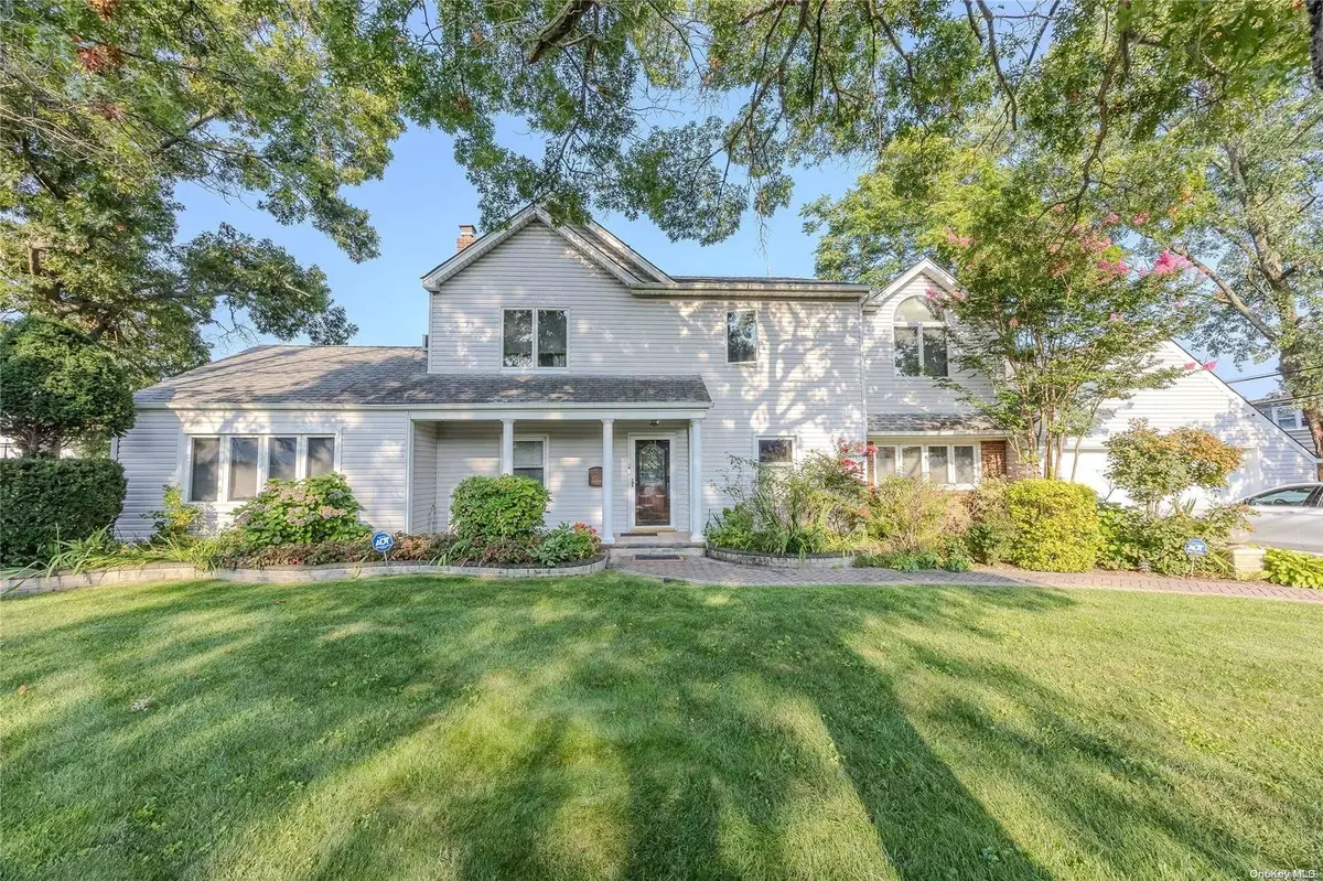 Westbury, NY 11590,142 Tennyson AVE