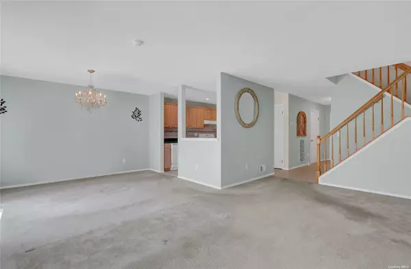 East Setauket, NY 11733,80 Erik #80