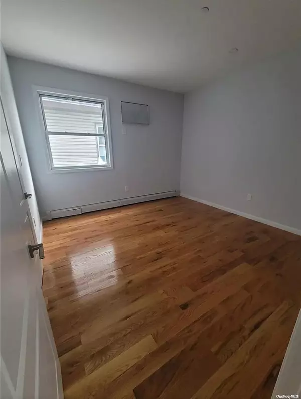 Far Rockaway, NY 11692,13-25 Gipson