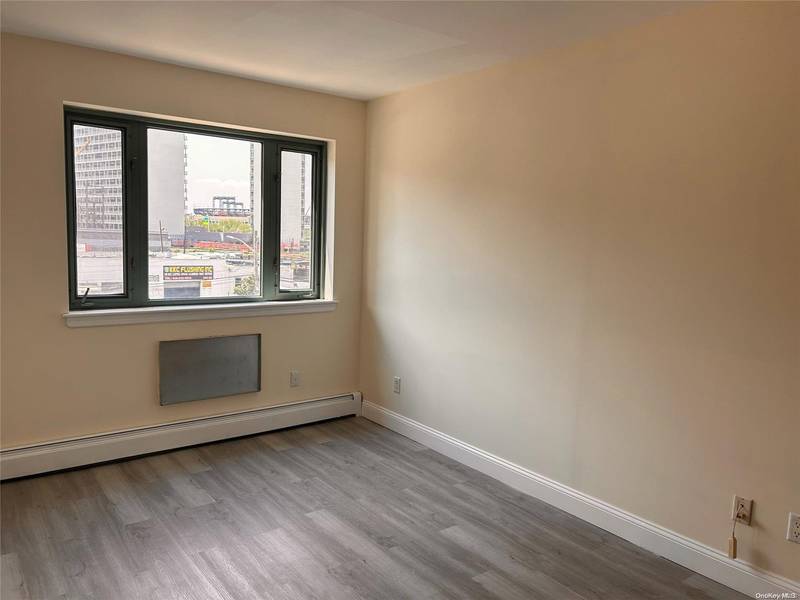 41-28 Haight ST #2E, Flushing, NY 11355