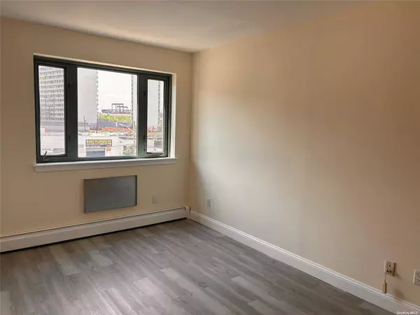 41-28 Haight ST #2E,  Flushing,  NY 11355