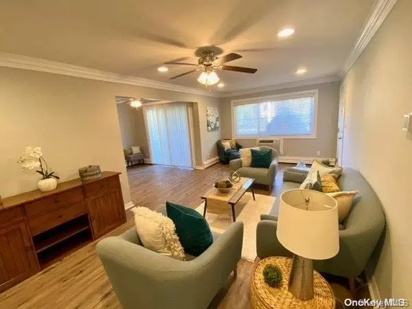 West Babylon, NY 11704,385 Great East Neck RD #385D