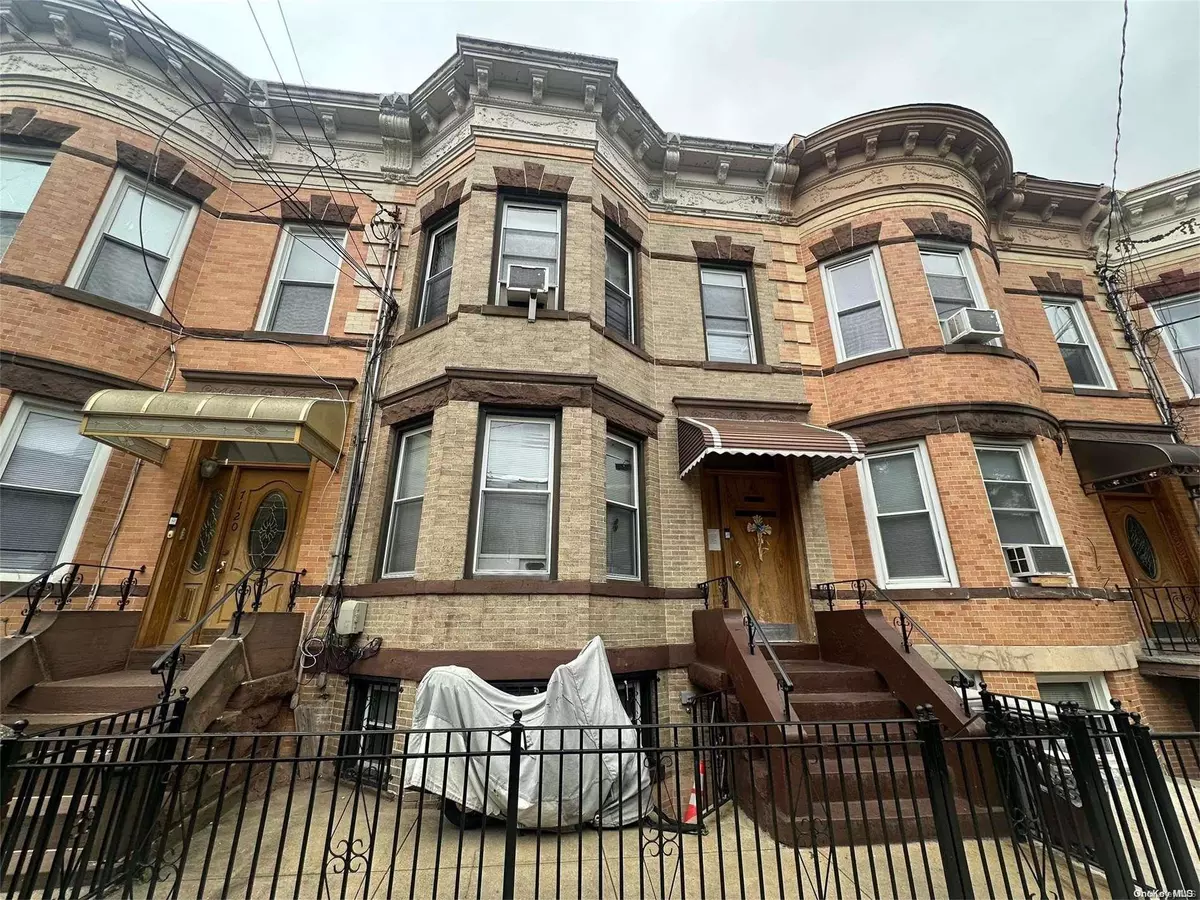 Glendale, NY 11385,71-18 66th PL