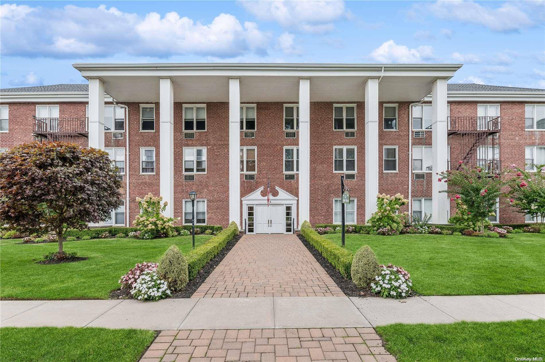 55 Lenox RD #2F, Rockville Centre, NY 11570