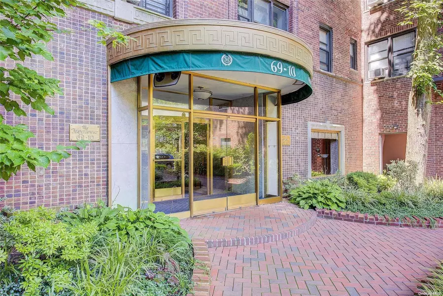 69-10 Yellowstone BLVD #422, Forest Hills, NY 11375