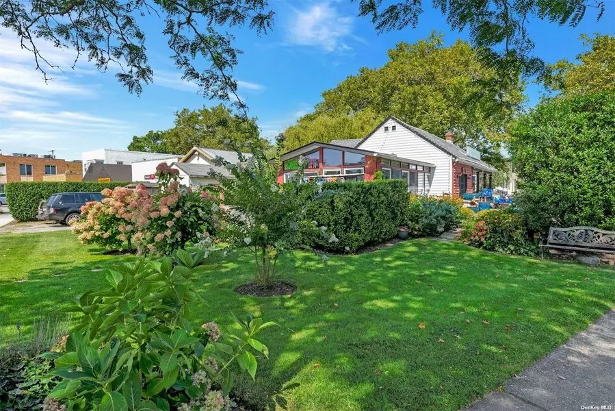 95 Love LN, Mattituck, NY 11952