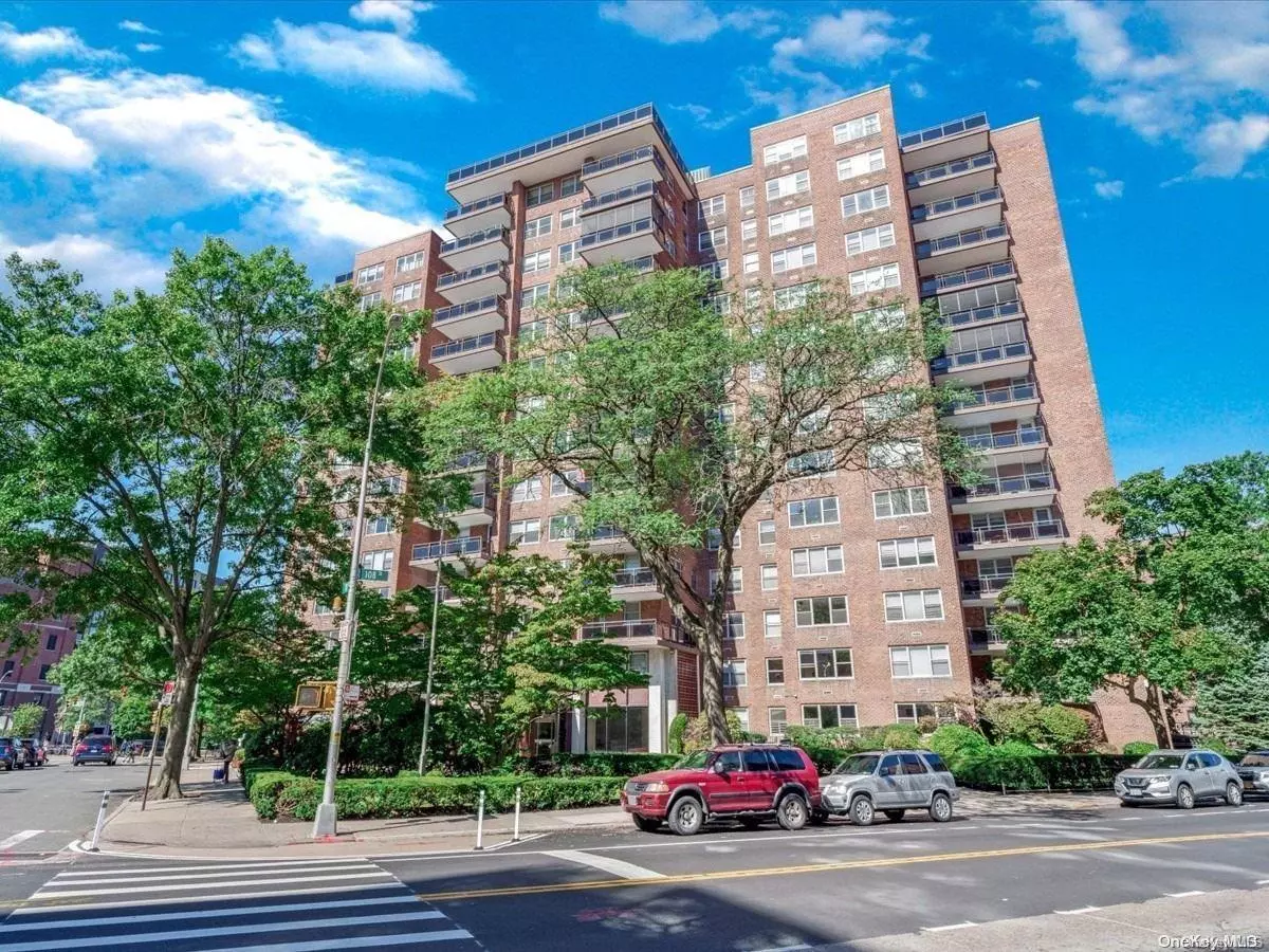 Forest Hills, NY 11375,70-20 108 ST #4L