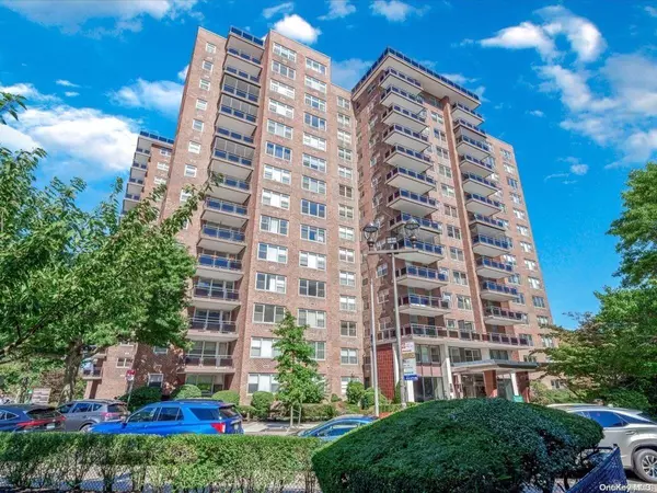 Forest Hills, NY 11375,70-20 108 ST #4L