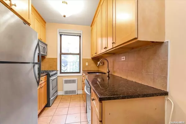 Forest Hills, NY 11375,110-45 71st RD #5M