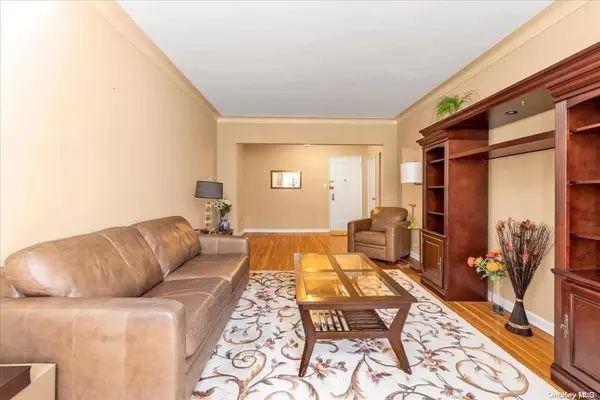 Forest Hills, NY 11375,110-45 71st RD #5M