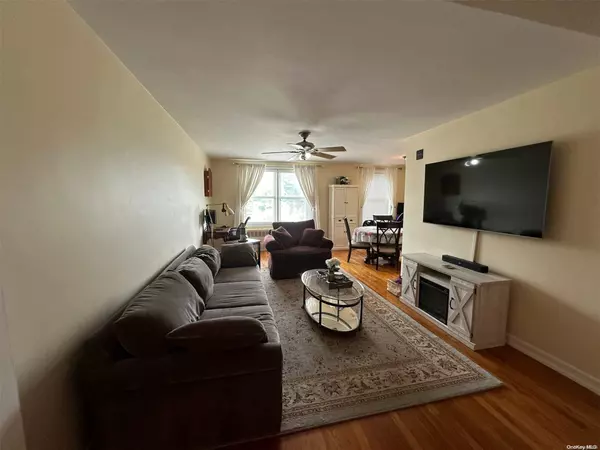 Douglaston, NY 11362,241-20 Northern BLVD #6M