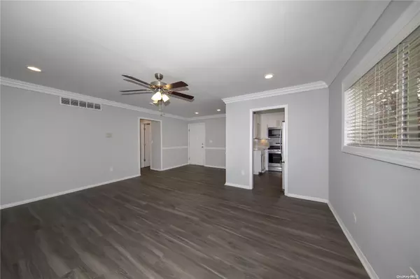 Port Jefferson, NY 11777,7-3B Presidents DR #7-3B