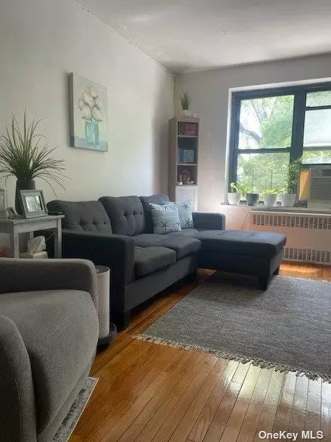 Hollis, NY 11423,204-15 Foothill AVE #B 42