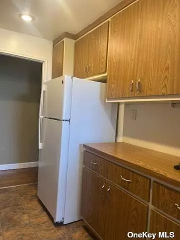 Howard Beach, NY 11414,88-29 155 AVE #6D