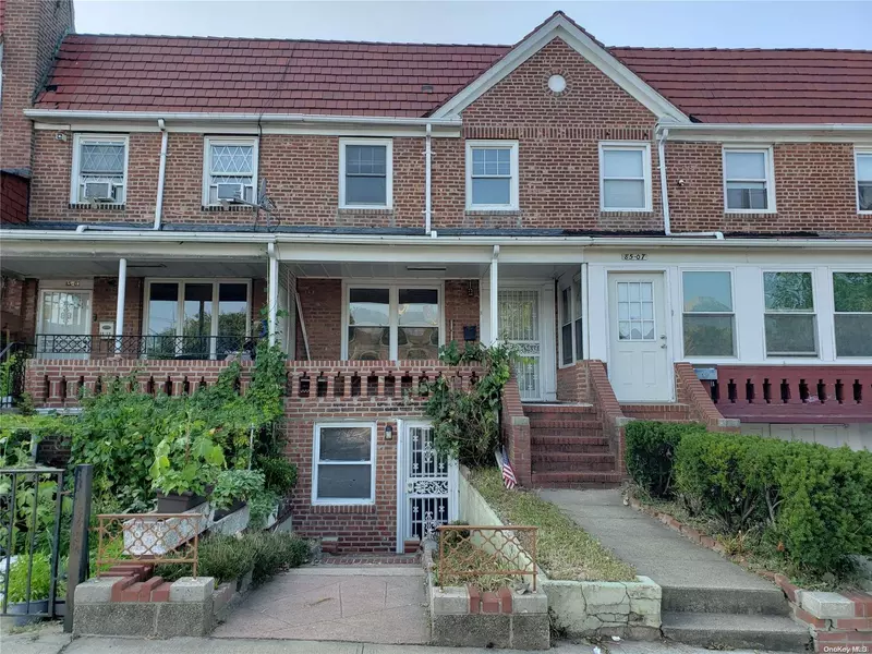 85-05 Eliot AVE, Middle Village, NY 11379